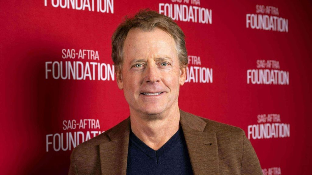 Greg Kinnear income