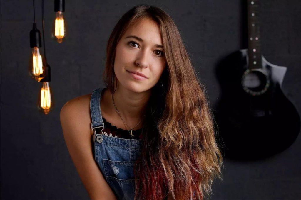 Lauren Daigle Income